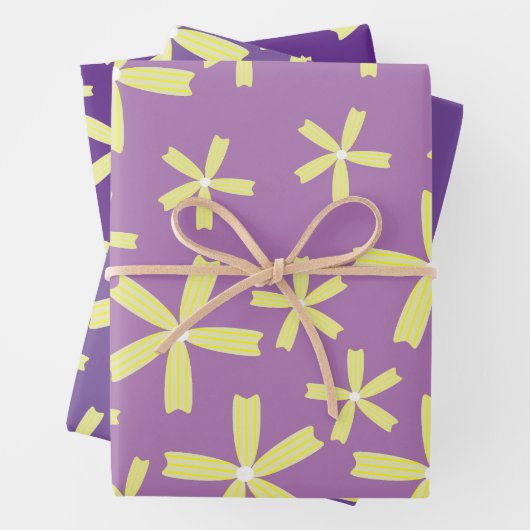 Gele bloemen op het Paarse Patroon Inpakpapier Vel (In situ)