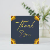 Gele bloemen op marineblauwe achtergrond Monogram Bedankkaart (Staand voorkant)