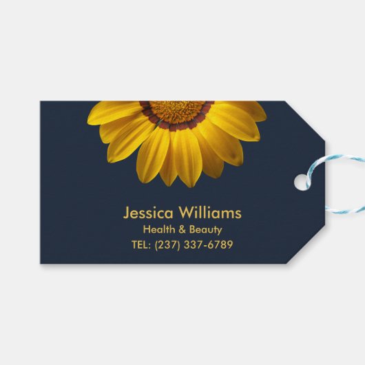 Gele bloemen op marineblauwe achtergrond Monogram Cadeaulabel (Voorkant (Horizontaal))