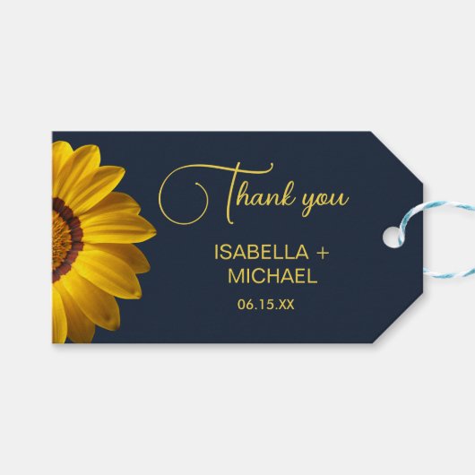 Gele bloemen op marineblauwe achtergrond Monogram Cadeaulabel (Voorkant (Horizontaal))