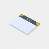 Gele bloemen op marineblauwe achtergrond Monogram Post-it® Notes (Schuin)