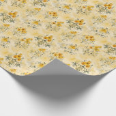 Gele bloemen op vergeelde ondergrond cadeaupapier (Hoek)