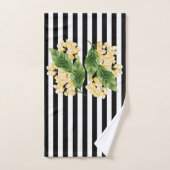 Gele bloemen op zwarte en witte strepen bad handdoek (Handdoek)