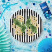 Gele bloemen op zwarte en witte strepen papieren bordje (Feest)