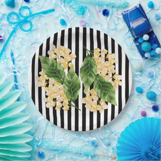 Gele bloemen op zwarte en witte strepen papieren bordje (Feest)