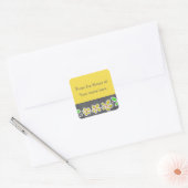 Gele bloemen uit de bibliotheek van de boekenplaat vierkante sticker (Envelop)