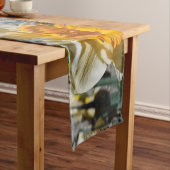 gele bloemen voor de veer korte tafelloper (Voorbeeld)