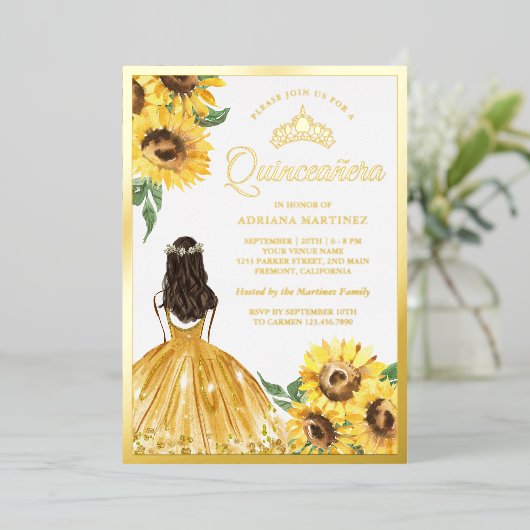 Gele bloemjurk Zonnewinden Quinceanera Goud Folie Uitnodiging (Staand Voorkant)