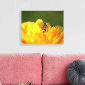 Gele bloemkorrels canvas afdruk (Insitu (Woonkamer))