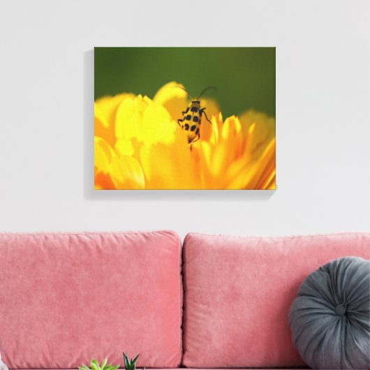 Gele bloemkorrels canvas afdruk (Insitu (Woonkamer))