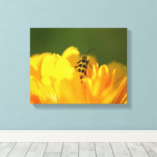 Gele bloemkorrels canvas afdruk (Insitu (Houten vloer))