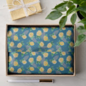 Gele bloemrozen op blauw tissuepapier (Geschenk)