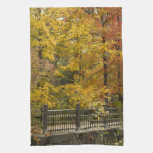 Gele bomen in de herfst theedoek