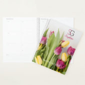 Gele & bordeauxrode tulpen, naam, monogram, jaar planner (Display)