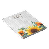 Gele bruine zonnebloem witte rustieke houten naam notitieblok (Schuin)