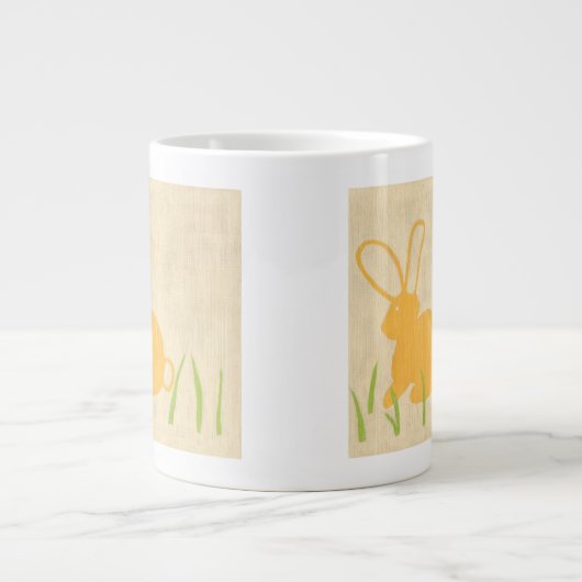 Gele Bunny en groene gras door Chariklia Zarris Grote Koffiekop (Voorkant)