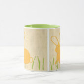 Gele Bunny en groene gras door Chariklia Zarris Mok (Midden)