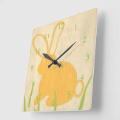 Gele Bunny en groene gras door Chariklia Zarris Vierkante Klok (Hoek)