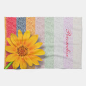 Gele buttercup met pastaafstripes personaliseren theedoek (Horizontaal)