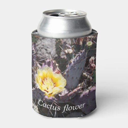 Gele cactus bloem in de lente blikjeskoeler (Blikje Voorkant)
