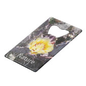 Gele cactus bloem in de lente creditkaart flessenopener (Voorkant Gekanteld)