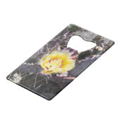 Gele cactus bloem in de lente creditkaart flessenopener (Achterkant Gekanteld)
