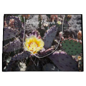 Gele cactus bloem in de lente groot cadeauzakje (Voorkant)