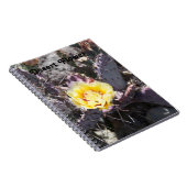 Gele cactus bloem in de lente notitieboek (Rechterzijde)