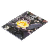 Gele cactus bloem in de lente notitieboek (Linkerzijde)