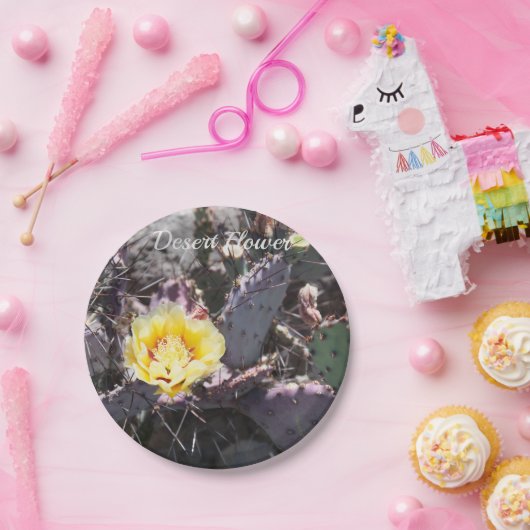 Gele cactus bloem in de lente papieren bordje (Feest)