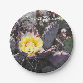 Gele cactus bloem in de lente papieren bordje