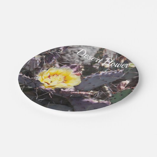 Gele cactus bloem in de lente papieren bordje (Gekanteld)