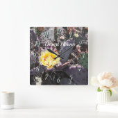 Gele cactus bloem in de lente vierkante klok (Huis)