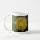 Gele Cactus In Bloei Koffiemok (Links)