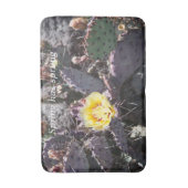Gele cactusbloem in de lente badmat (Voorkant Verticaal)