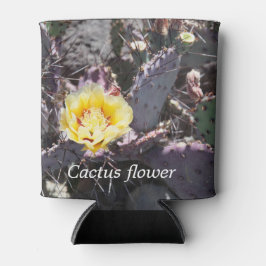 Gele cactusbloem in de lente blikjeskoeler