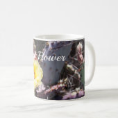 Gele cactuusbloem in lentuin koffiemok (Voorkant rechts)