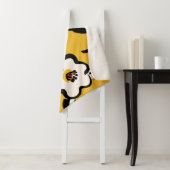 Gele Camellia, schetsmatig bloemig . Sherpa Deken (In situ)