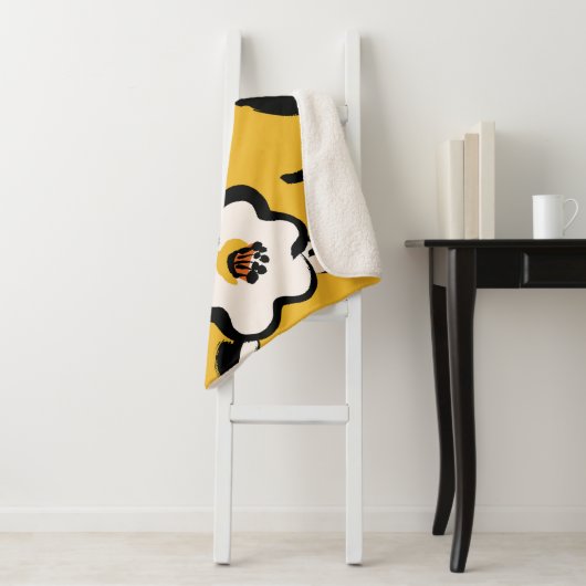 Gele Camellia, schetsmatig bloemig . Sherpa Deken (In situ)