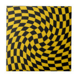 Gele cheques met zwarte kringloop gecontroleerd tegeltje<br><div class="desc">Retro-ketting controleert het ontwerp van het schaakbord in een zwarte en retrogele kleurencombinatie. Retro checkerboard twirled 70 psychedelische stijl modern design home decor,  kantoor en schoolproducten en retro gewarmeerde geschenken.</div>