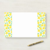 Gele citroen kleverige noten post-it® notes (Op bureau)