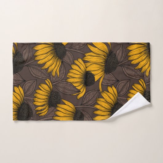 Gele condensors op donkerbruin bad handdoek (Handdoek)