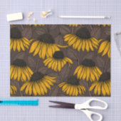 Gele condensors op donkerbruin tissuepapier (Craft)