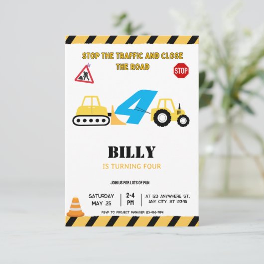 Gele Constructie 4E Verjaardag Uitnodiging (Staand voorkant)