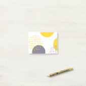 Gele, coole, moderne, trendmatige geometrische kun post-it® notes (Op bureau)