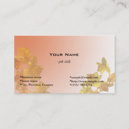 gele daffodilbloemen tegen lichtgele achtergrond visitekaartje (Voorkant)
