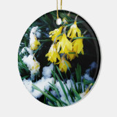 Gele Daffodils bloemen in de sneeuw Keramisch Ornament (Links)