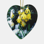 Gele Daffodils bloemen in de sneeuw Keramisch Ornament (Links)