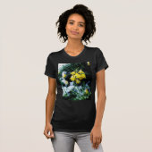 Gele Daffodils bloemen in de sneeuw T-shirt (Voorkant volledig)