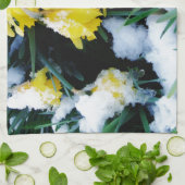 Gele Daffodils bloemen in de sneeuw Theedoek (Gevouwen)